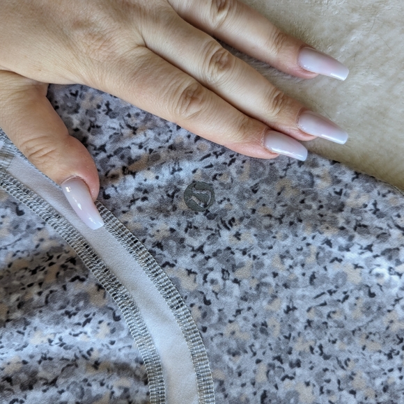 Lululemon capris - Picture 4 of 4